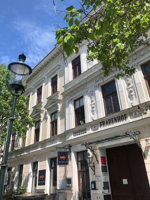 Paraderma Apartment Im Zentrum Baden Bei Wien Екстериор снимка